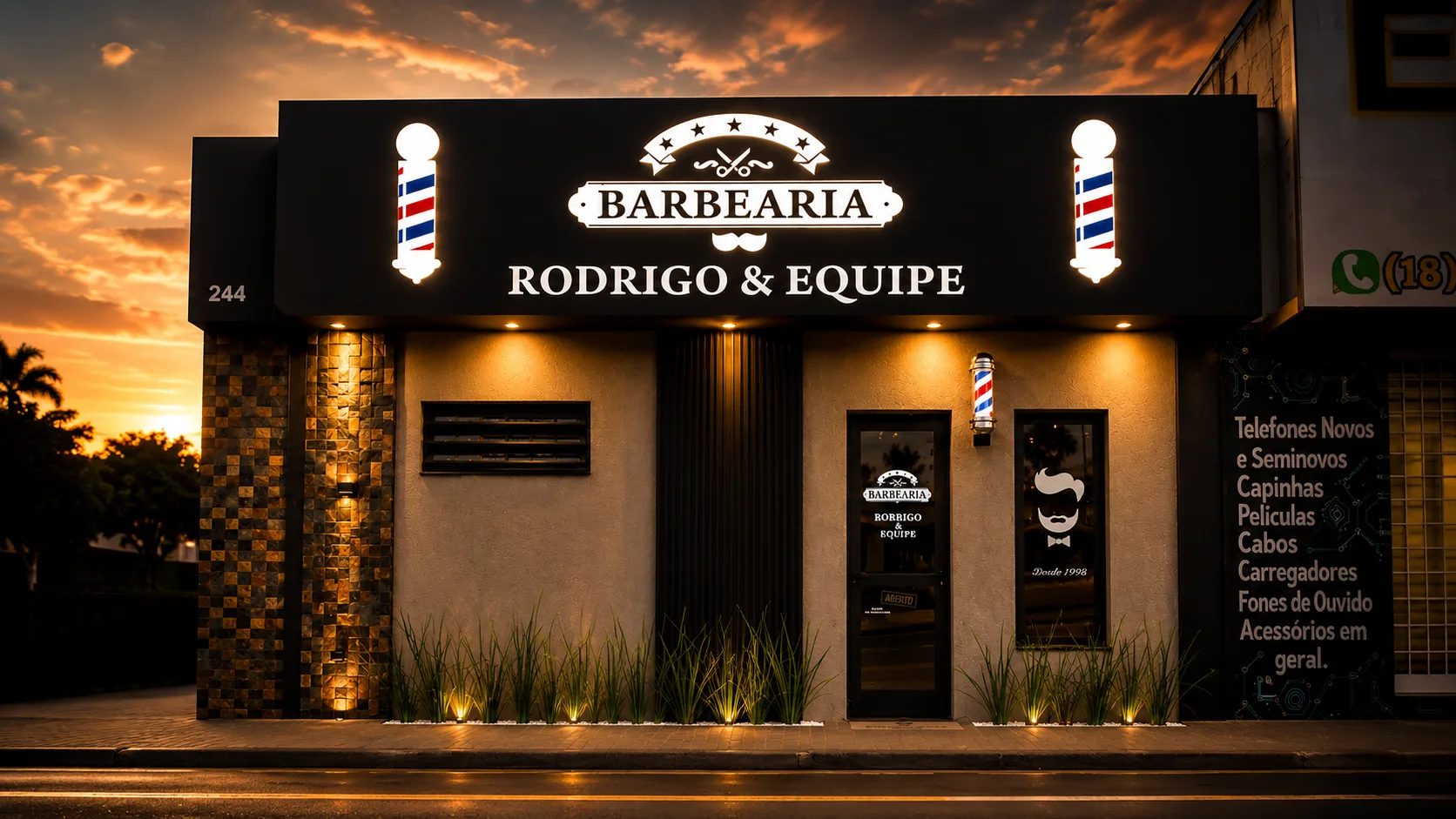 Fachada da Barbearia Rodrigo & Equipe iluminada à noite